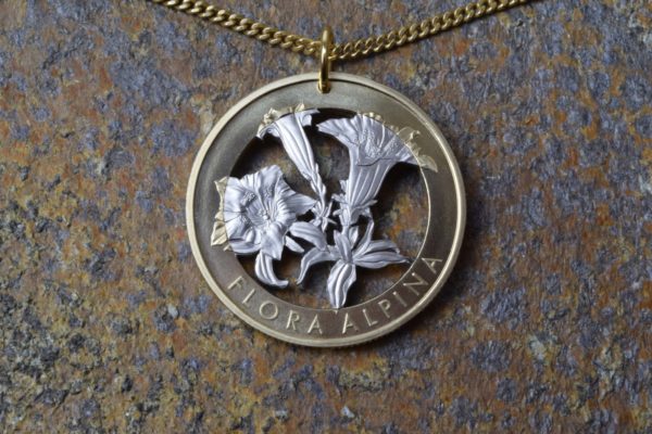 Enzian mit Kette