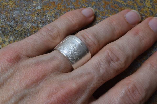 Azteken Drache Ring am Finger